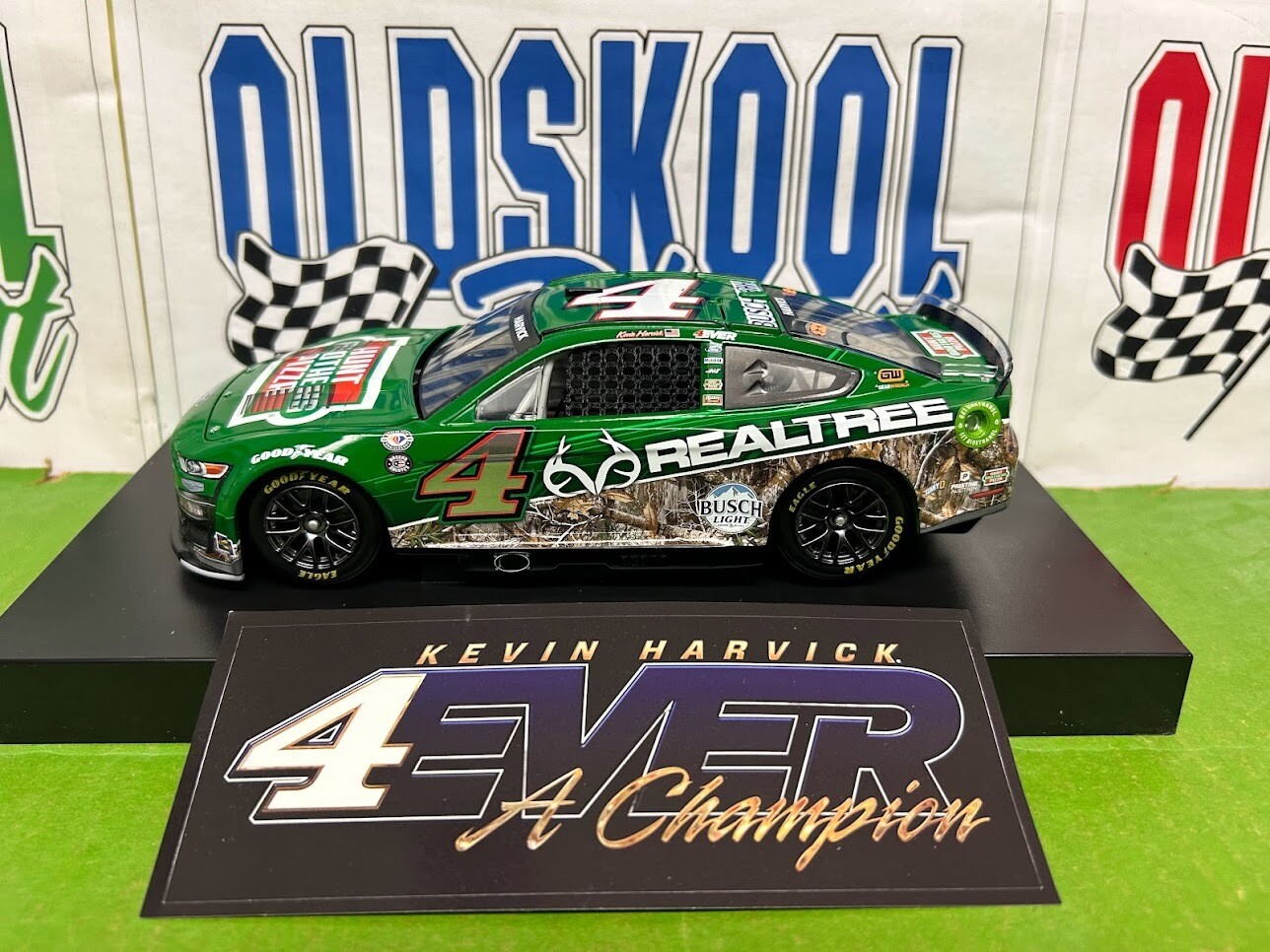 Kevin Harvick #4 Hunt Bros Pizza Realtree Green 2023 Nascar Cup 1:24