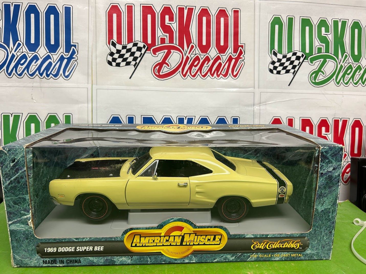 1969 Dodge Super Bee American muscle 1:18 scale