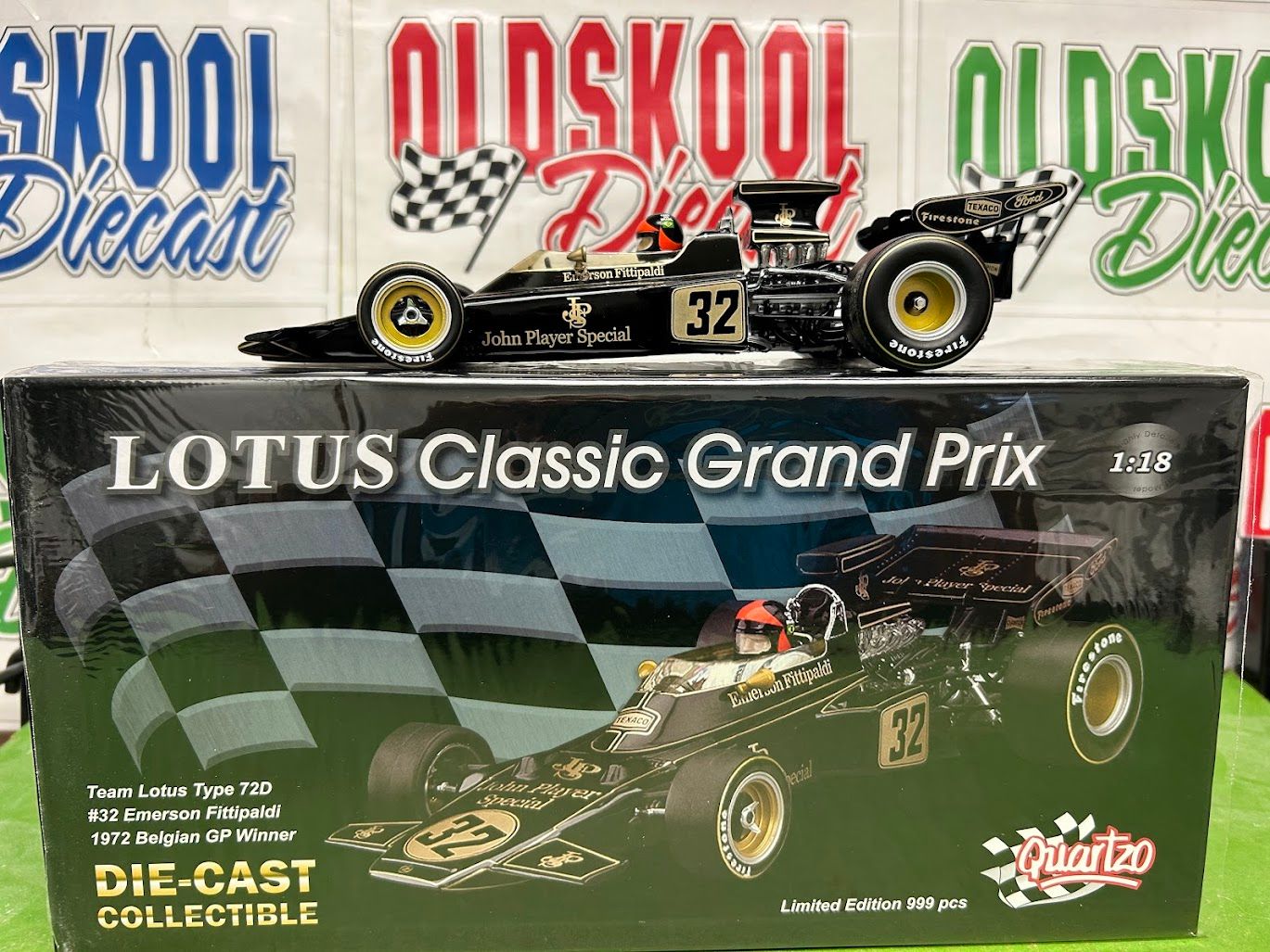 Emerson Fittipaldi #32 John Player Special Lotus 72D Quartzo / Sun Star 1:18 Scale