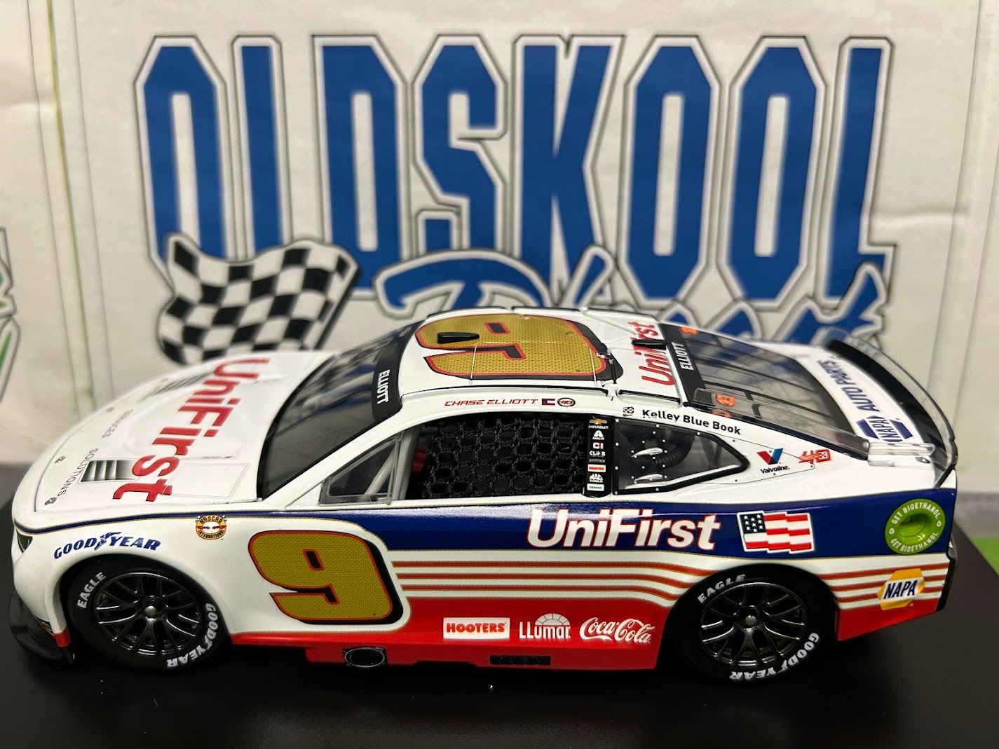 Chase Elliott #9 Unifirst Darlington Throwback 2024 Nascar Cup 1:24