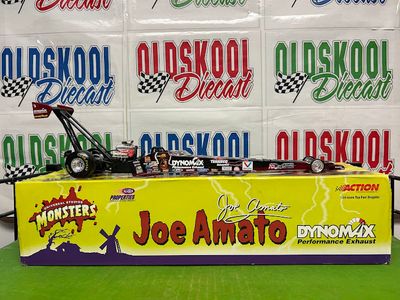 Joe Amato Dynomax Monsters 2000 NHRA Top Fuel dragsters 1:24