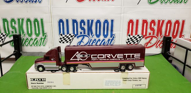 Chevy Corvette Aero Conventional with Trailer 40 years of Americas NO.1 Sports Car ETRL WHITEGMC 1:64 scale