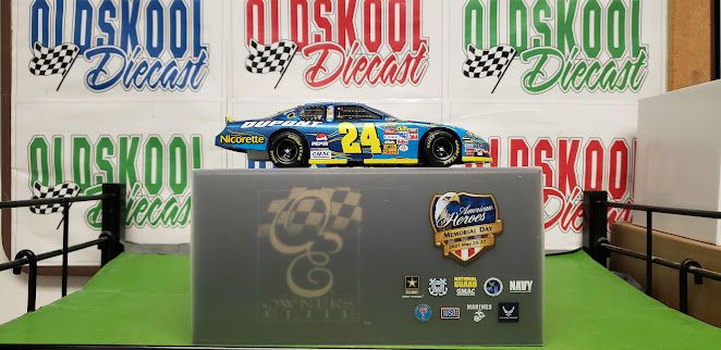 Jeff Gordon #24 DuPont / DOD Military 2007 Monte Carlo SS Owners Elite 1:24 scale