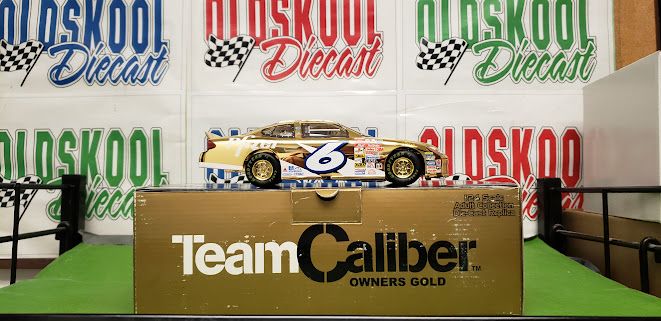 Mark Martin #6 Pfizer 2001 Limited Edition Team Caliber Owners Gold Series 1:24 scale