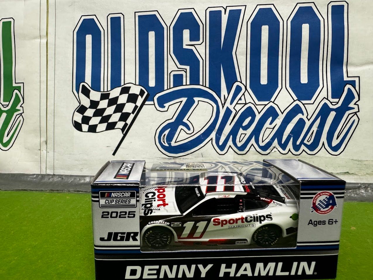 Denny Hamlin #11 SportsClips  2025 Cup 1:64