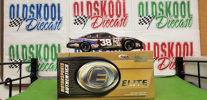 Elliott Sadler #38 Snickers 2006 Fusion ELITE 1:24 scale
