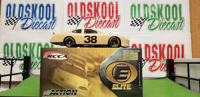 Elliott Sadler #38 M&amp;M&#39;s / Test Car 2005 Taurus ELITE 1:24 scale