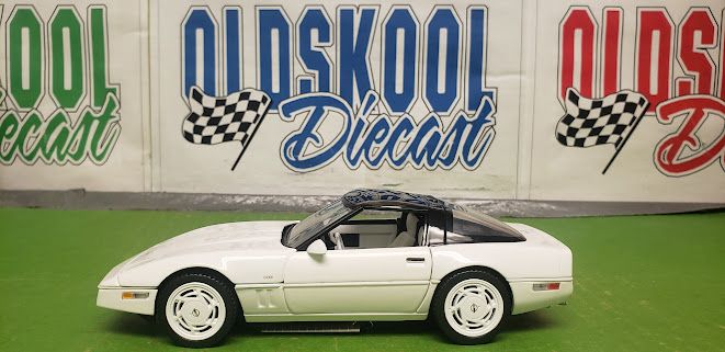 1988 Corvette 35th Anniversary Edition White Franklin Mint B11TY53 1:24 scale