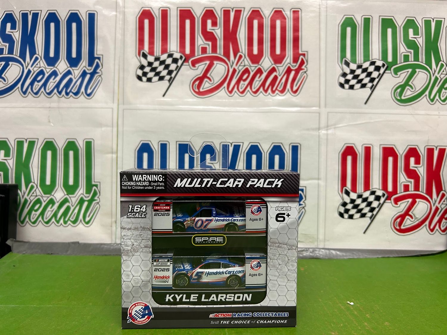 Kyle Larson #5 &amp; #17 Hendrickcars.com Homestead Wins 2025 1:64 scale