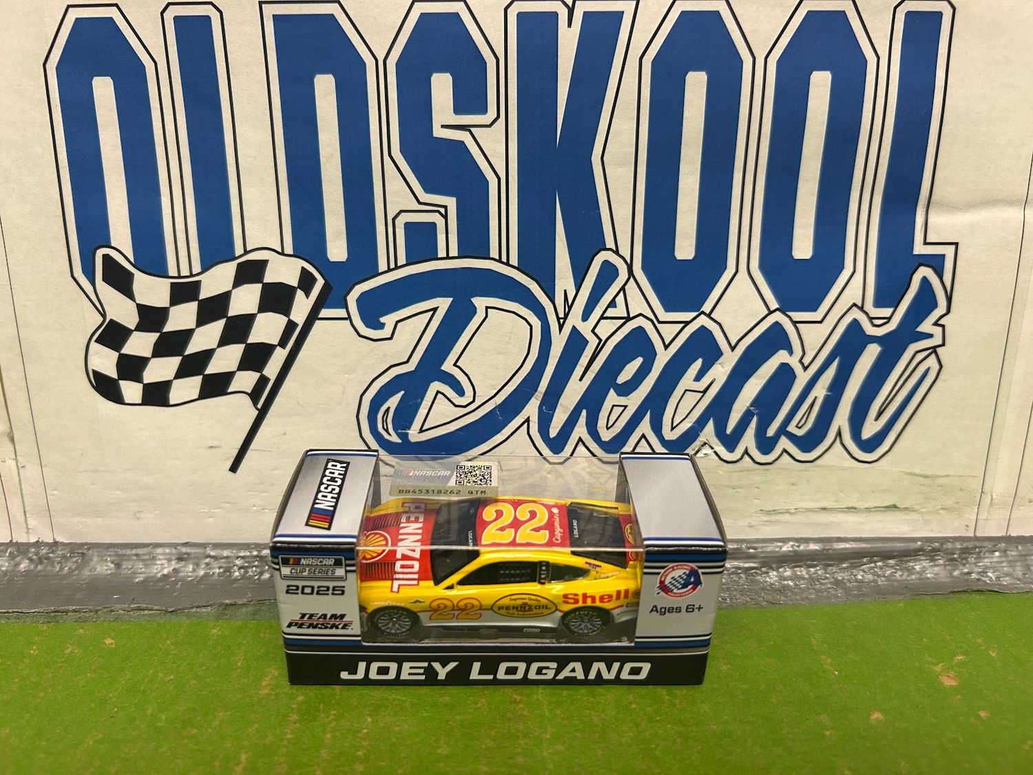 Joey Logano #22 Shell-Pennzoil Darlington Throwback 2025 Nascar Cup Series 1:64 scale