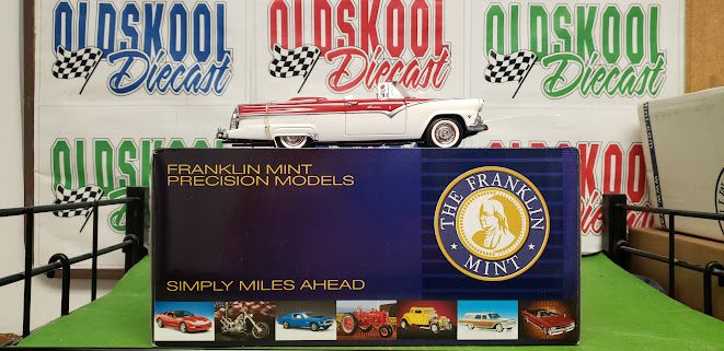 1955 Ford Fairline Sunliner Convertible 2004 Franklin Mint Red and White Limited Edition 1:24 Scale