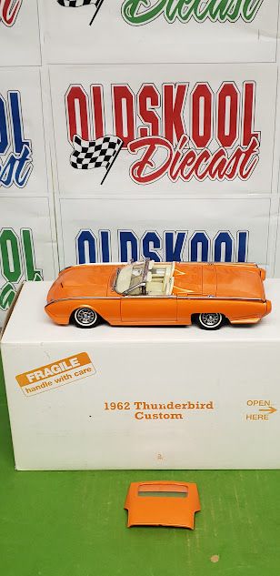 1962 Thunderbird Custom Convertible W/ Hard top Danbury Mint Sunset Orange Pearl Limited Edition 1:24 Scale