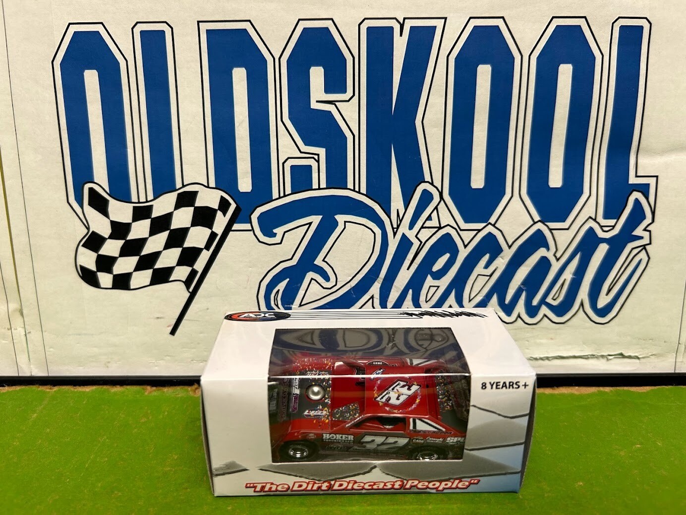 Bobby Pierce #32 Championship Confetti Late Model Dirt DW623M498 1:64 scale