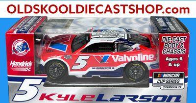 Kyle Larson #5 Valvoline Champion 2025 Nascar Cup Series CX52561VALKLCHA 1:64 scale