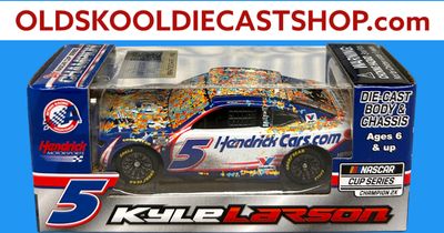 Kyle Larson #5 Hendrickcars.com Phoenix 11/2/25 Race Version 2025 NASCAR Cup Series CX52561HENKLRV 1:64 scale