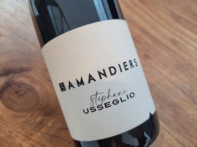Stéphane Usseglio Les Amandiers Rouge | Vin de France | 6x75 cl Stéphane Usseglio Les Amandiers Rouge | Vin de France | 6x75 cl