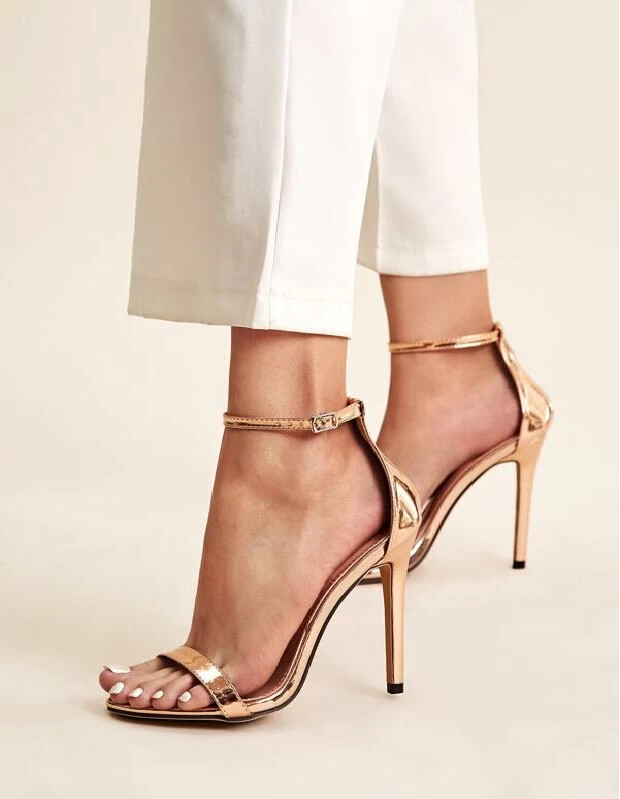 Chaussures À Talons Aiguilles Métalliques À Bride De Cheville