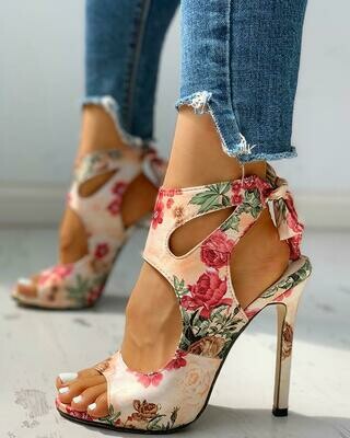 Sandales à talons fins et imprimé floral
