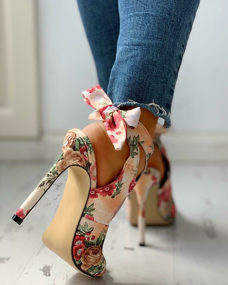 Sandales à talons fins et imprimé floral