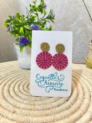 Coquette’s Armoire Aretes doble de la fibra natural de Junco