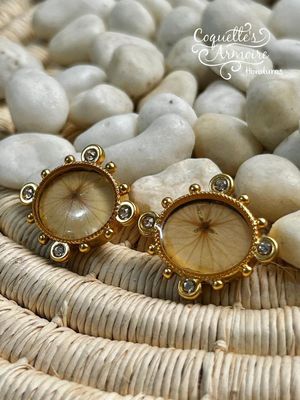 Aretes retrateras  de flores de hortensias naturales (nuevo diseños) encapsuladas en lámina de oro de 24Kts 