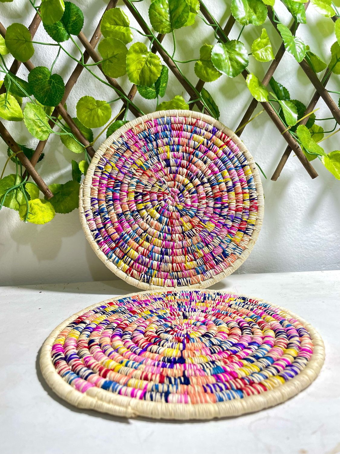 Aislantes de 8” pulgadas tejidos a mano con la fibra natural del junco (sólo pedidos personalizados)
