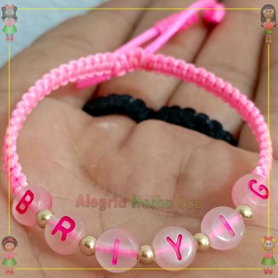 Pulsera Tejida Macrame Con Letras Acrilicas Oro18k