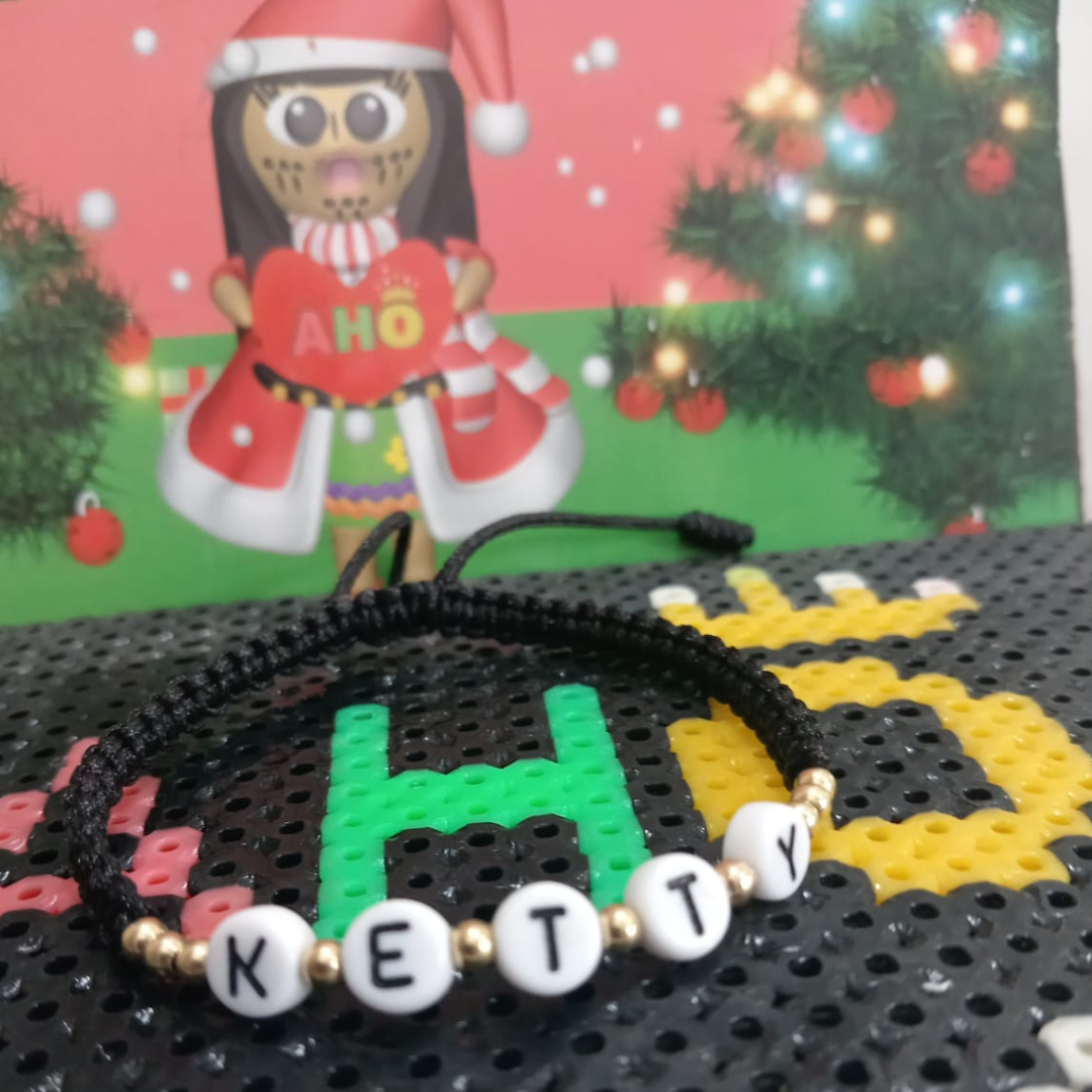 Pulsera Tejida Macrame Con Letras Acrilicas Oro18k