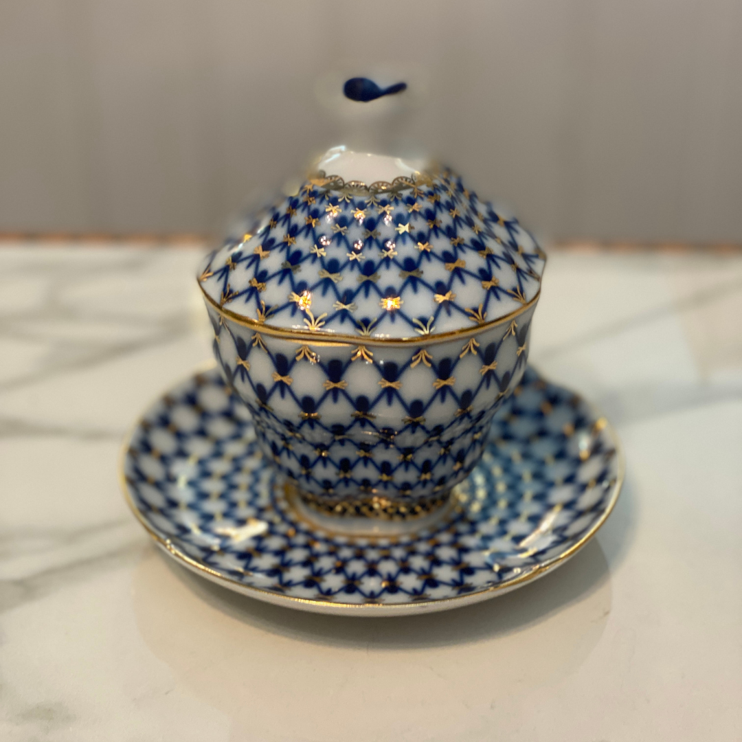 Tasse bleue avec couvercle - Porcelaine de Saint-Petersbourg