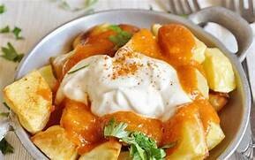 Patatas Brava, ali-oli o mixtas. Patatas Brava, ali-oli o mixtas.