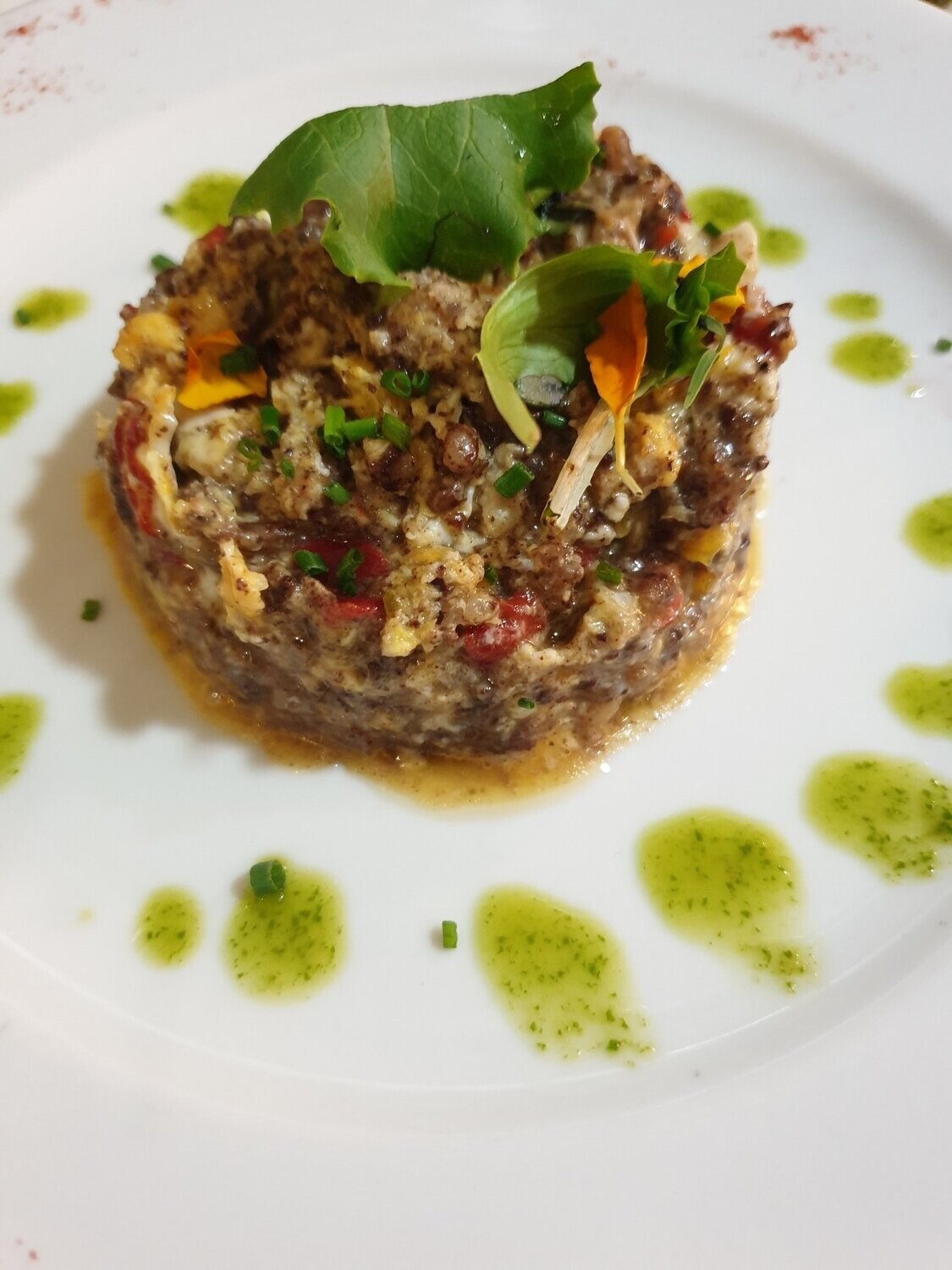 Revuelto de morcilla y piquillos