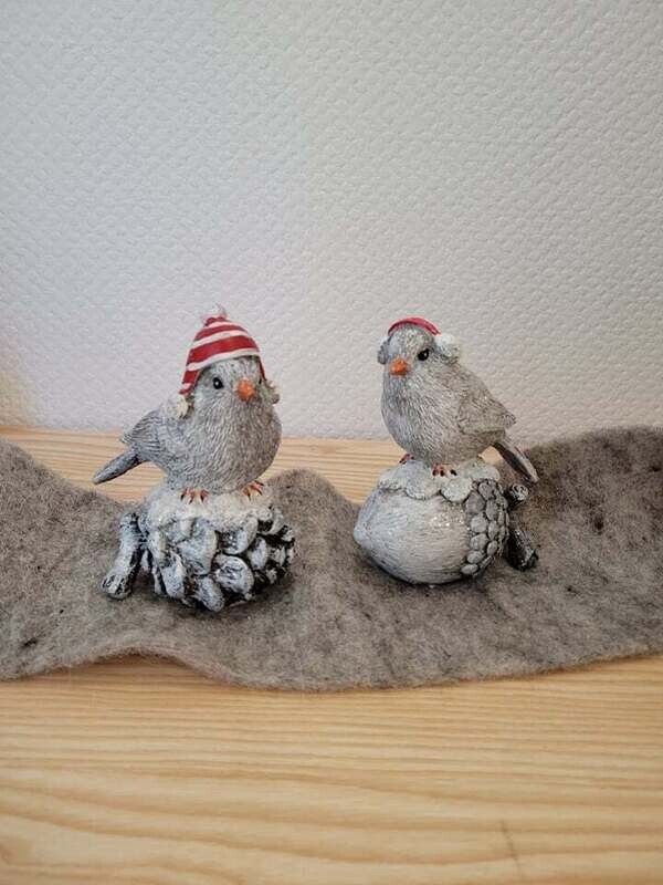 Oiseaux sur pomme de pain