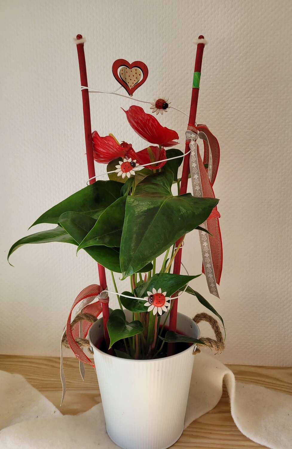 Grand anthurium décoré rouge décoré