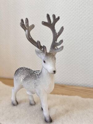 Cerf enneigé à poser