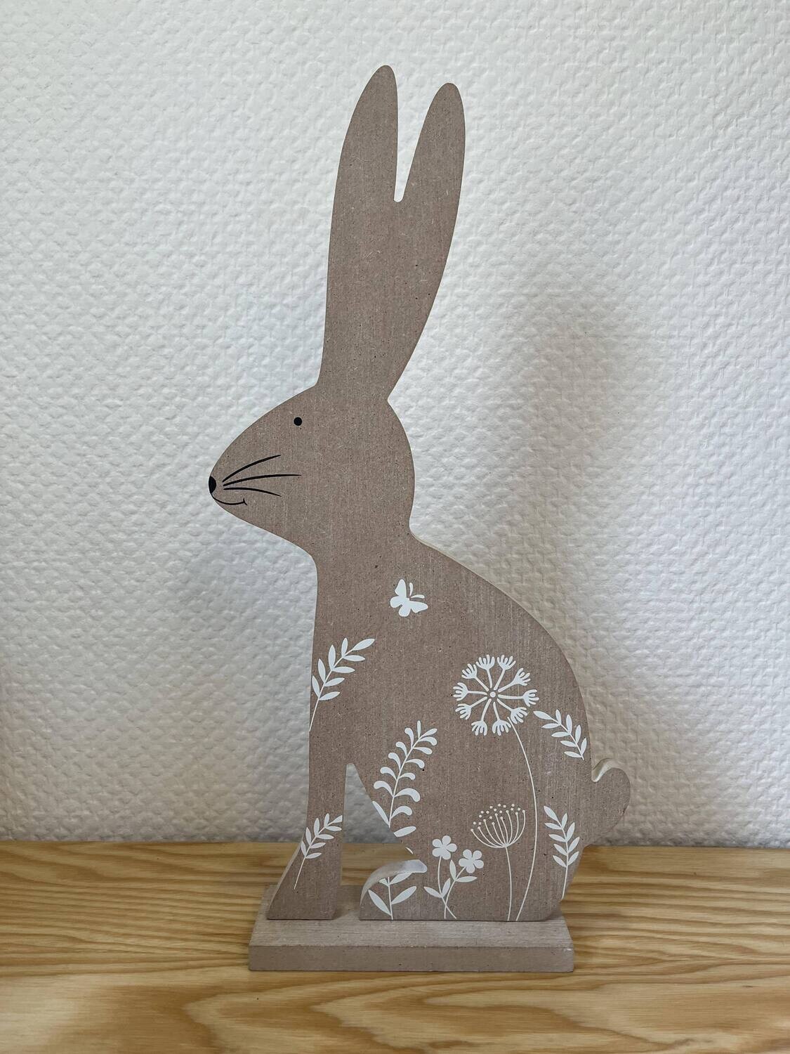 Lapin en bois avec ornementation fleurs