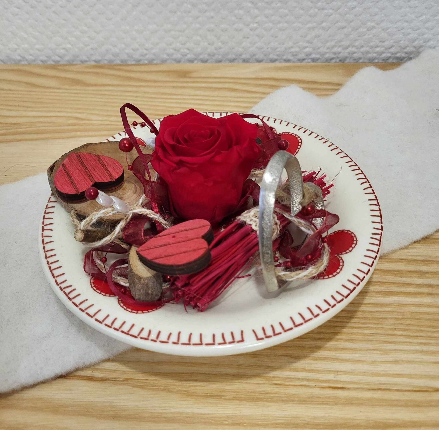 Composition rose eternelle rouge