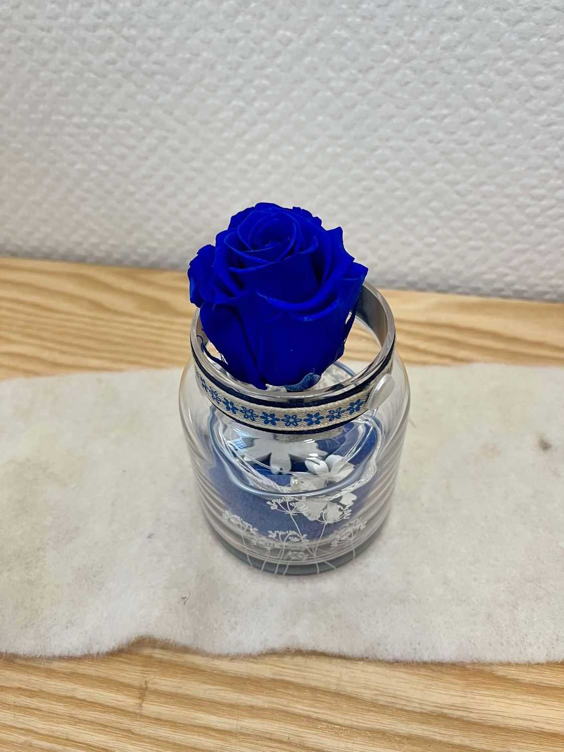 Composition rose eternelle bleu foncé