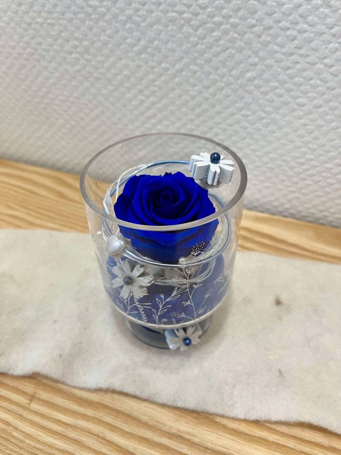Composition rose eternelle bleu foncé