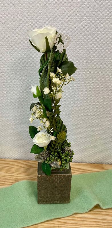 Composition en sec et soie dans les tons vert et blanc
