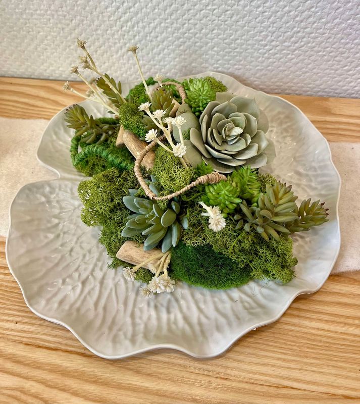 Composition en sec et soie dans les tons vert et blanc