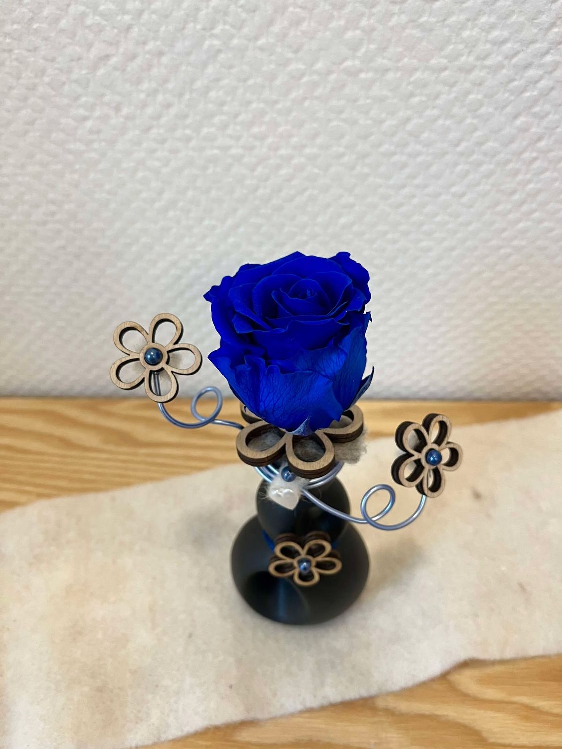 Composition rose éternelle bleue