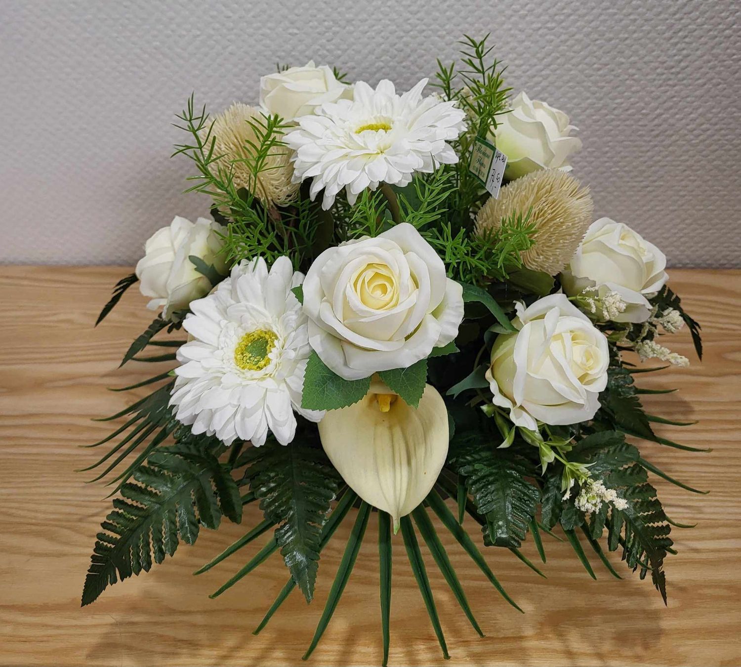Coussin de fleurs artificielles deuil tout blanc