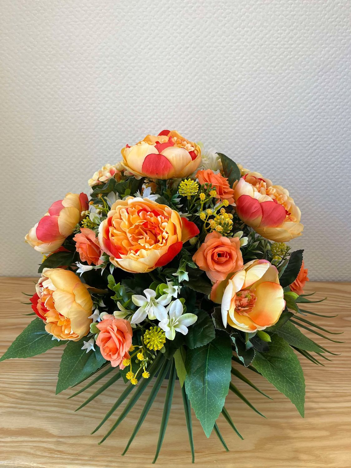 Coussin de fleurs artificielles deuil