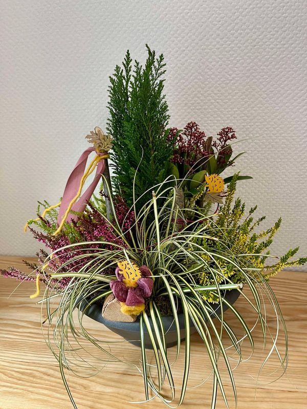 coupe planté et décoré avec des plantes de saisons