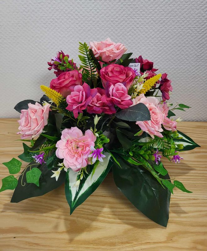 Coussin de fleurs artificielles rose fonçé et clair