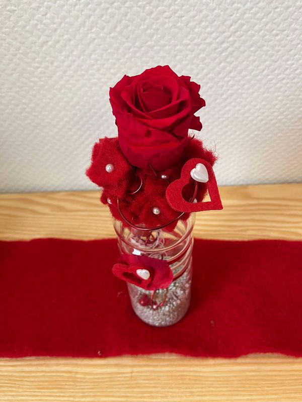 Composition rose eternelle rouge