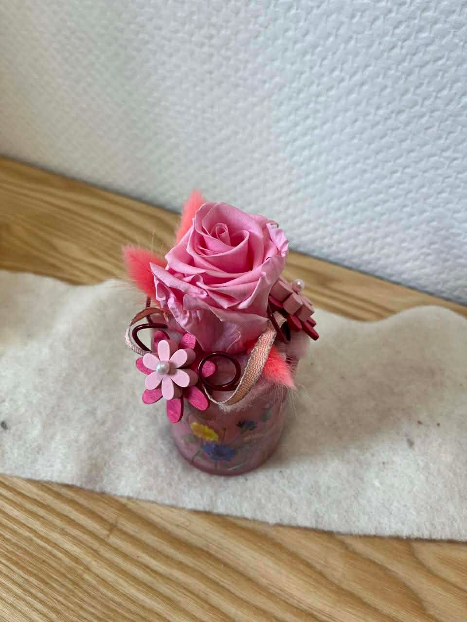 Composition rose éternelle rose