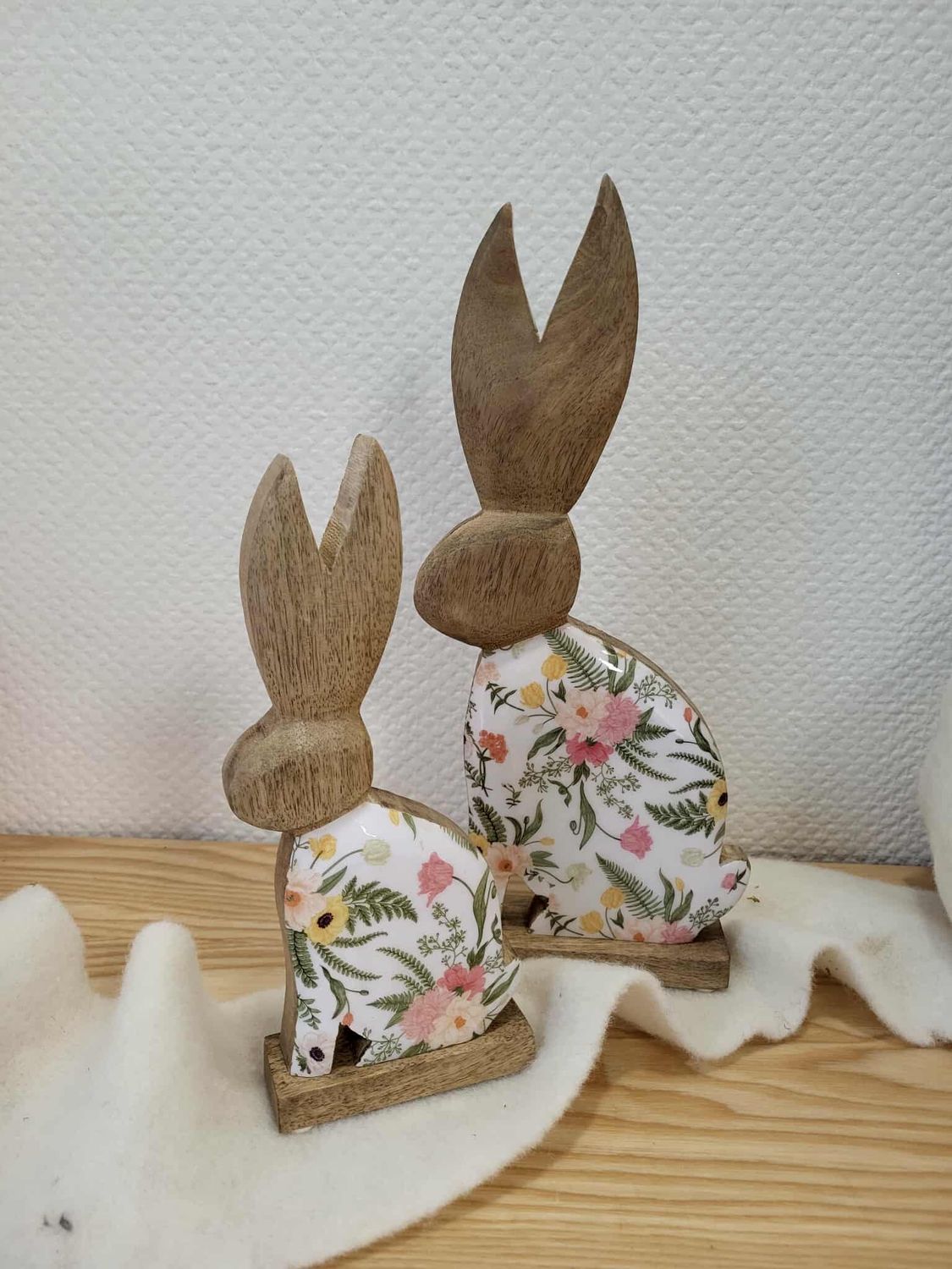 Lapin en bois modèle fleuri