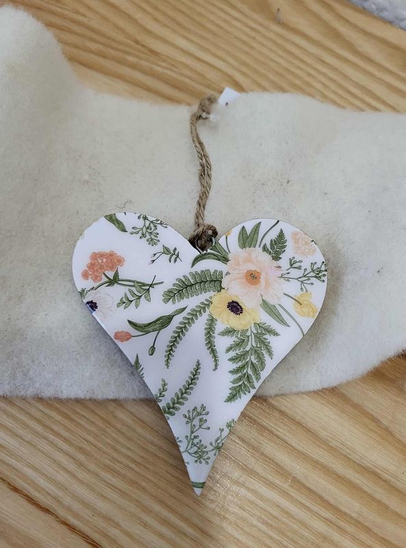 Coeur fleuri à poser ou à suspendre