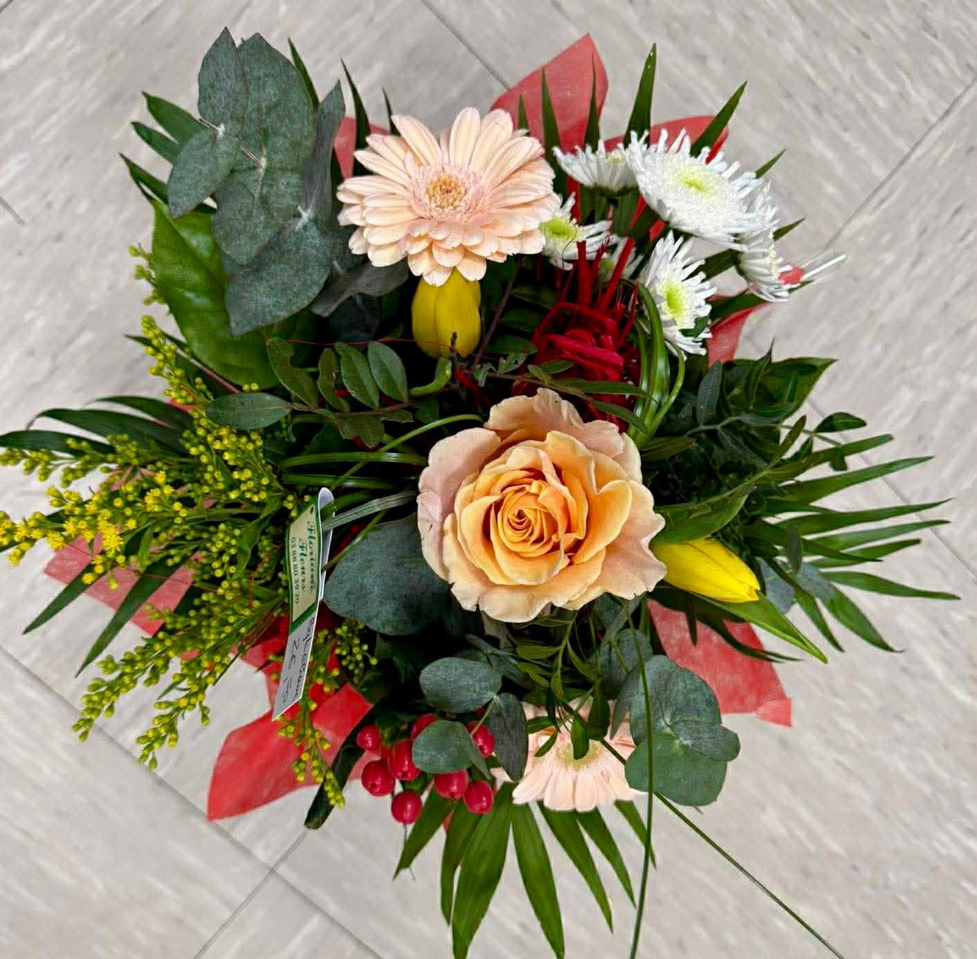 Bouquet Eliane tons jaune, saumoné, rouge